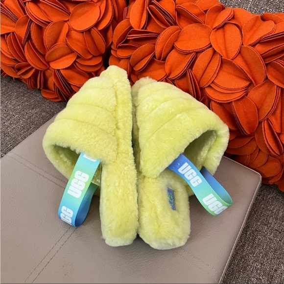 ❣️🆕UGG Fluff Yeah Citron/Yellow Slides❣️ - Picture 7 of 11